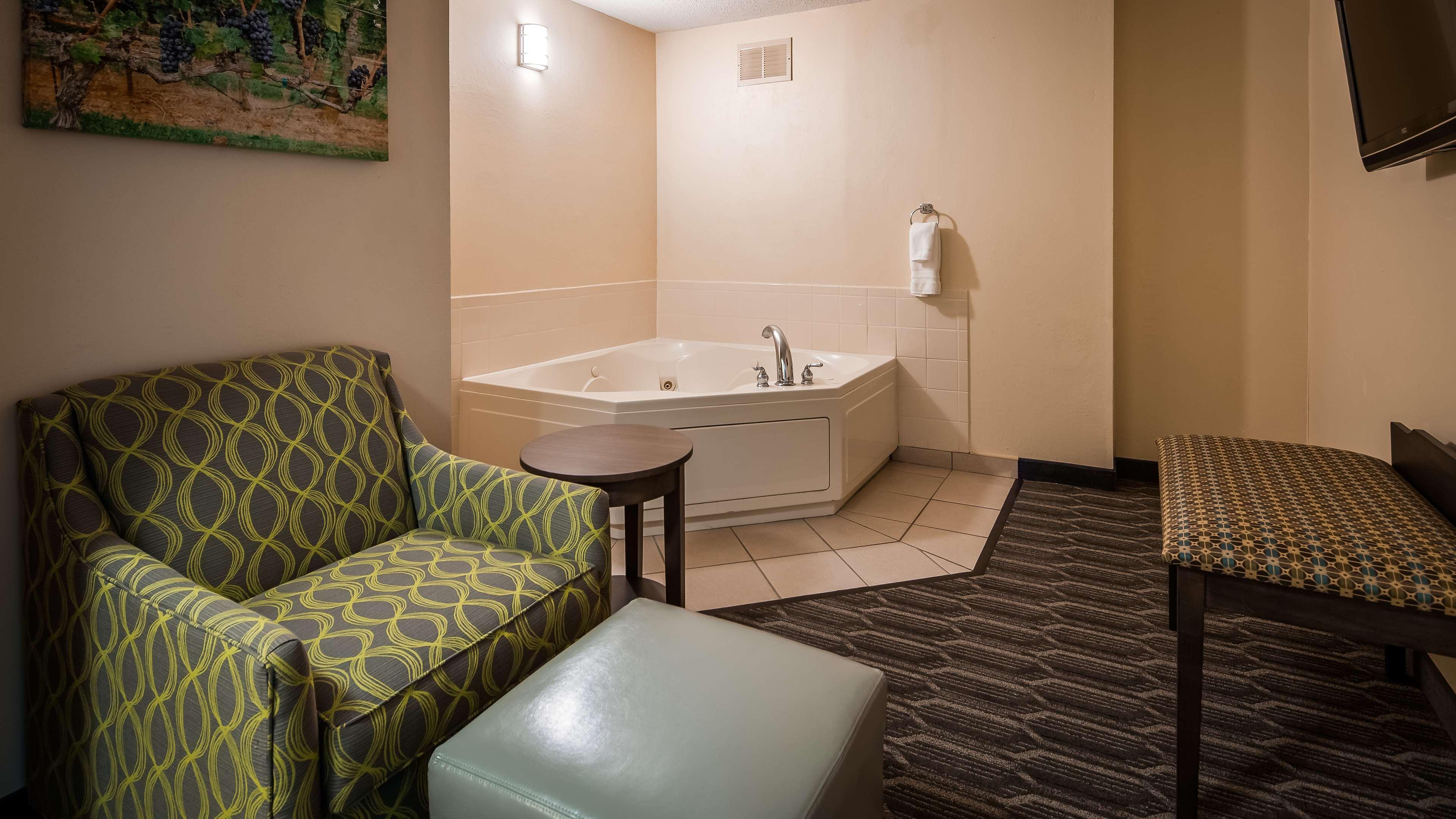 Best Western Plus Yadkin Valley Inn&Suites Jonesville Extérieur photo
