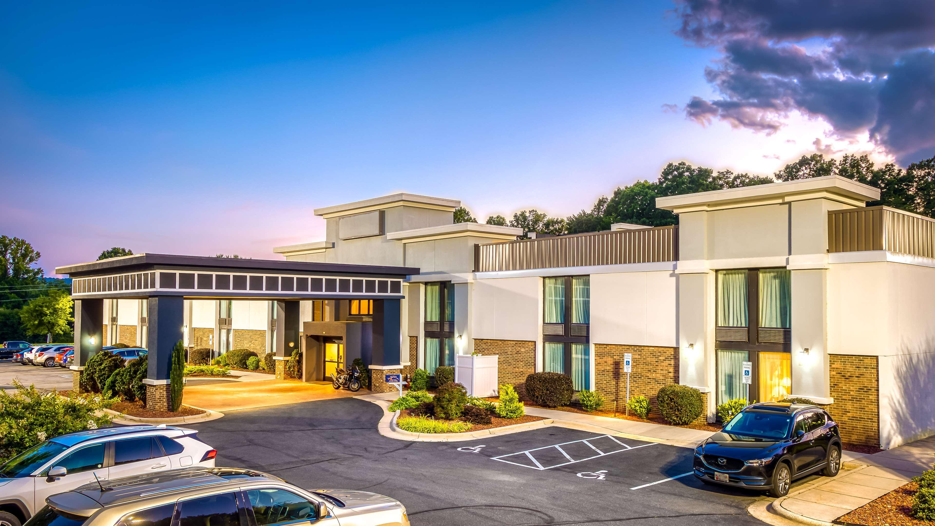 Best Western Plus Yadkin Valley Inn&Suites Jonesville Extérieur photo