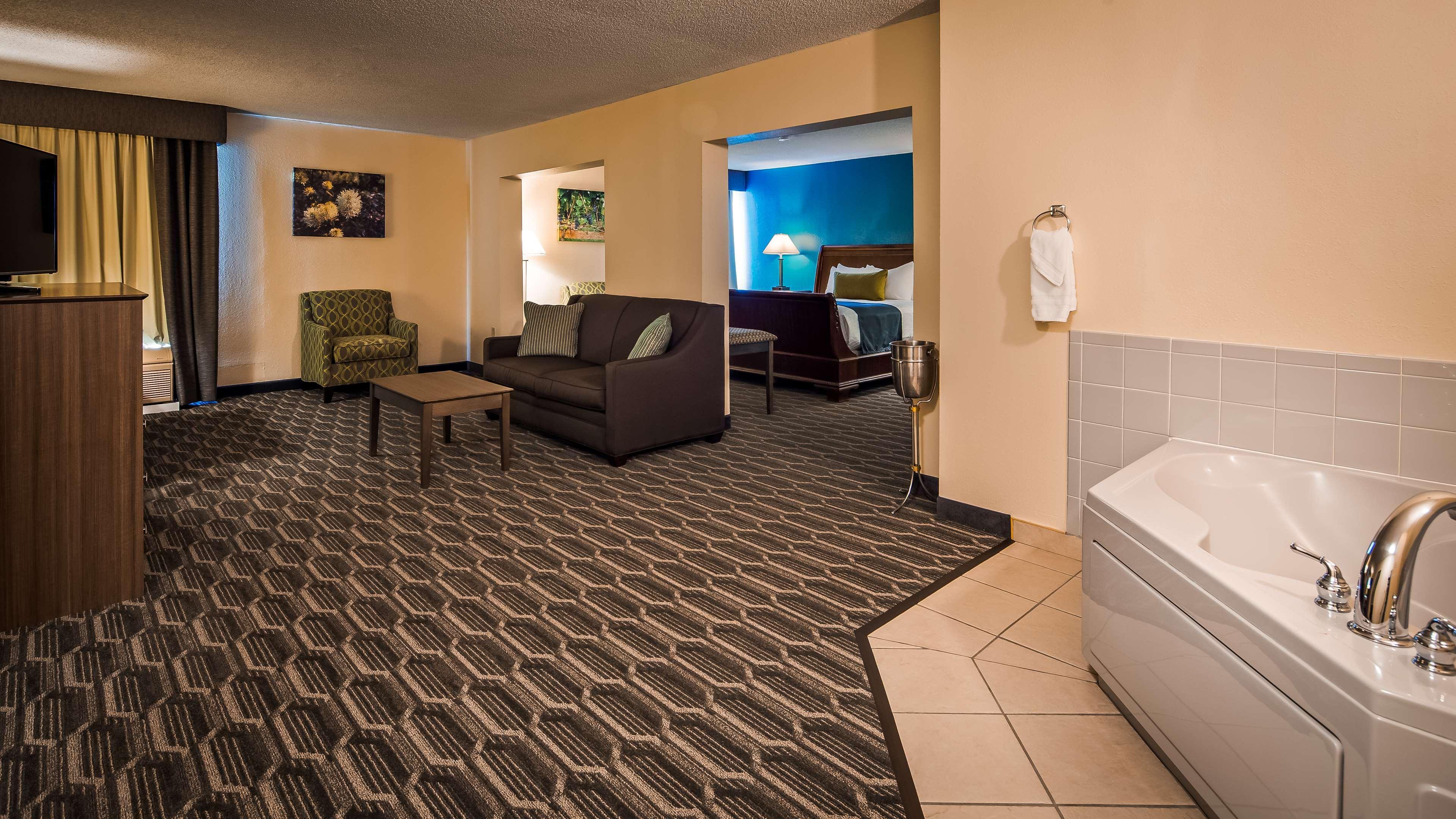 Best Western Plus Yadkin Valley Inn&Suites Jonesville Extérieur photo