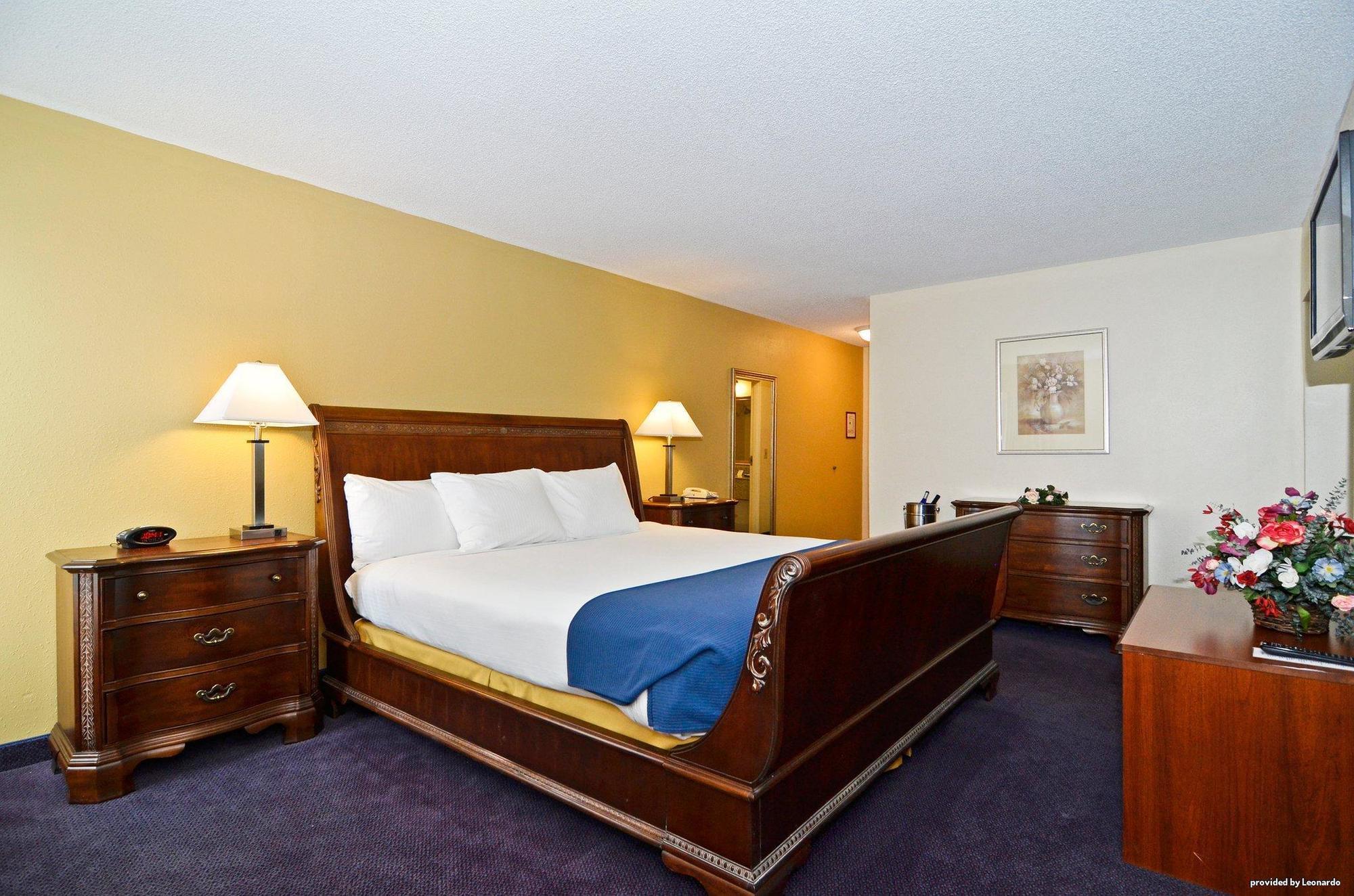 Best Western Plus Yadkin Valley Inn&Suites Jonesville Chambre photo