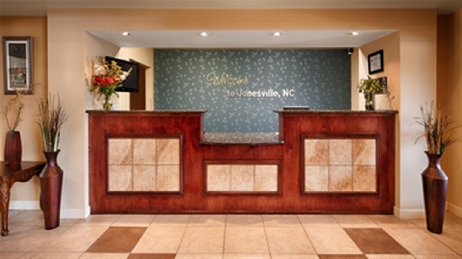 Best Western Plus Yadkin Valley Inn&Suites Jonesville Extérieur photo