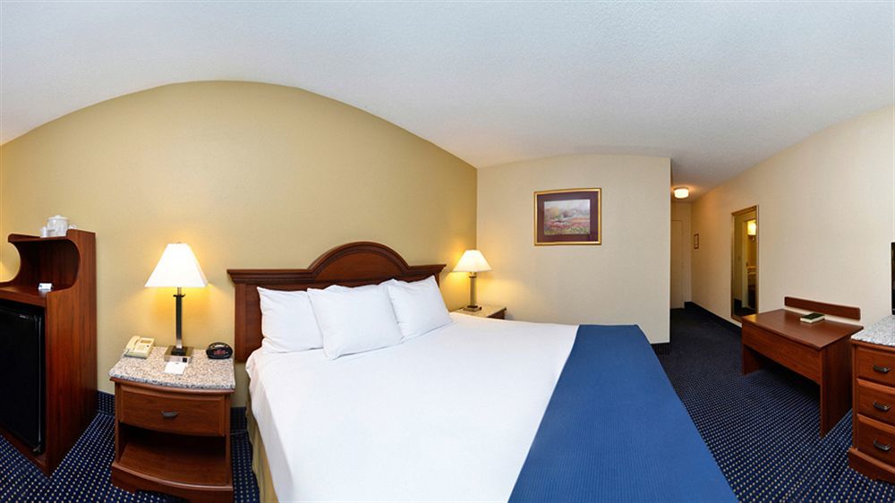Best Western Plus Yadkin Valley Inn&Suites Jonesville Extérieur photo