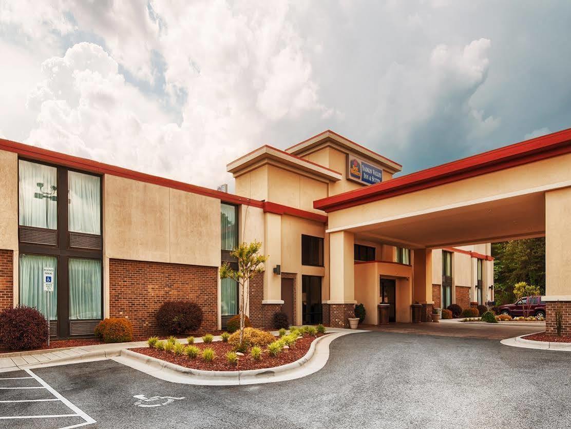 Best Western Plus Yadkin Valley Inn&Suites Jonesville Extérieur photo