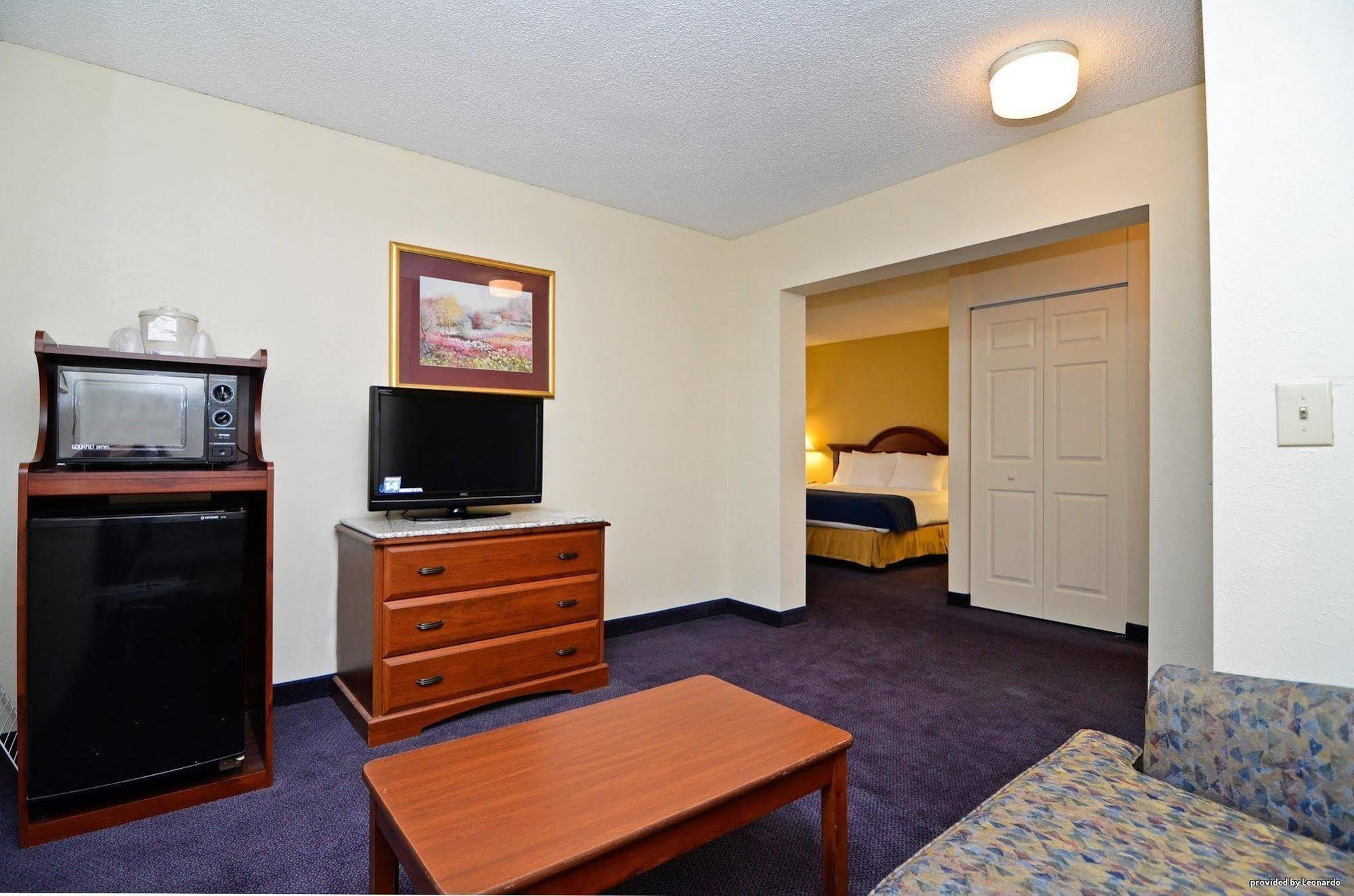 Best Western Plus Yadkin Valley Inn&Suites Jonesville Extérieur photo
