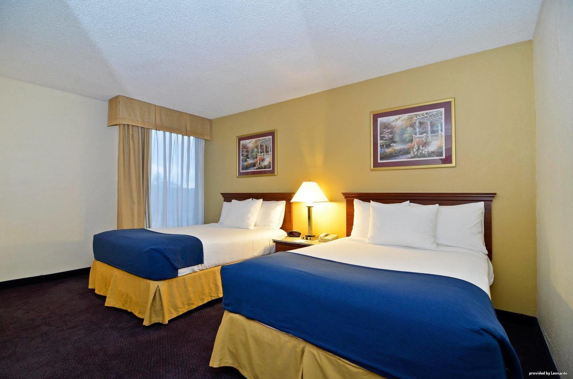 Best Western Plus Yadkin Valley Inn&Suites Jonesville Extérieur photo